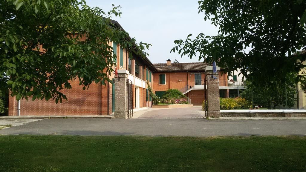 Albergo Del Po Viadana Bagian luar foto